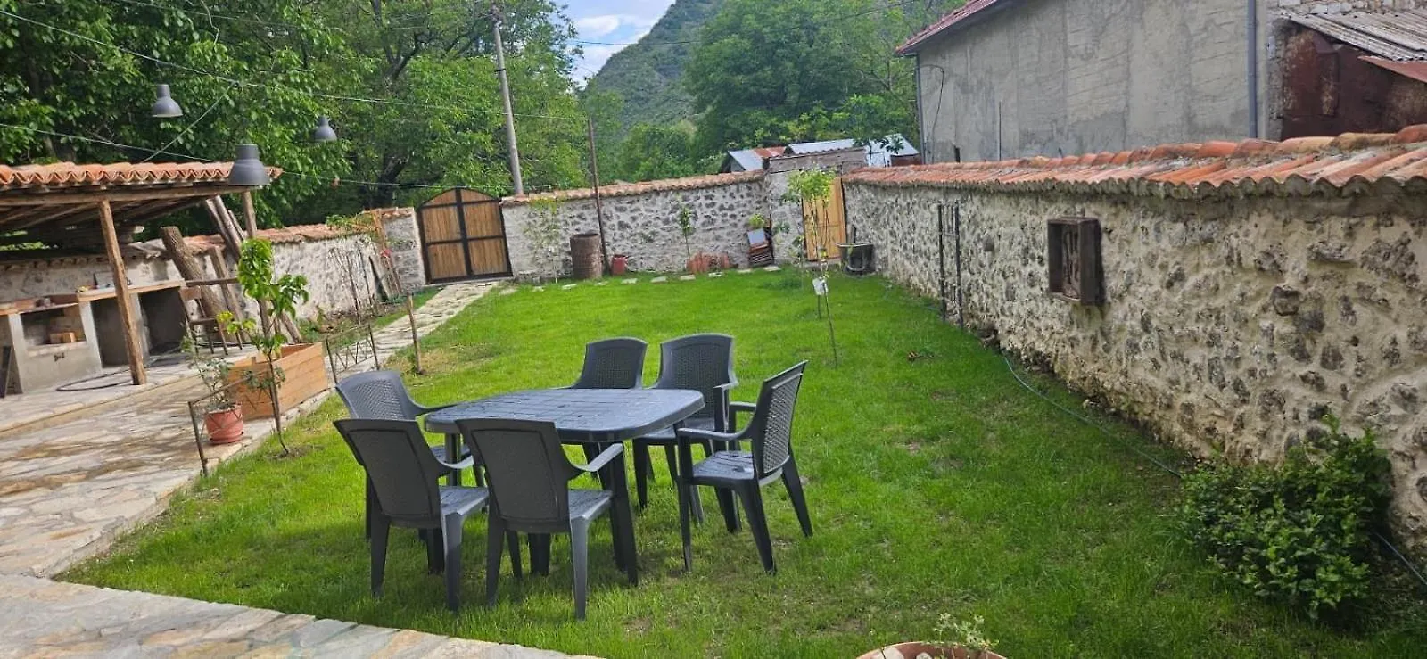 Villa Golemi Gjirokastër 0*,